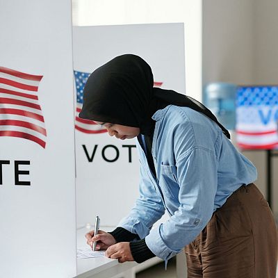 Más Cerca - El voto árabe en Dearborn, clave en las elecciones estadounidenses  - Escuchar ahora