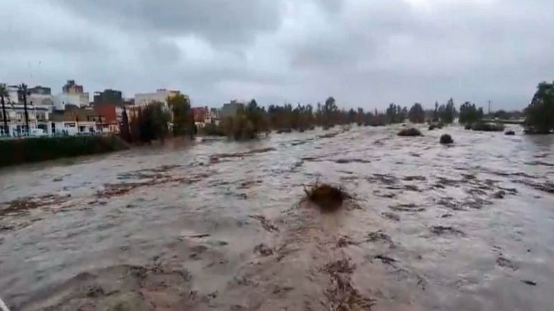 Las Mañanas de RNE - La alcaldesa de Hornos de Alcedo, Consuelo Tarazona, y la de Alginet, Elia Ferrer, municipios de la provincia de Valencia, para hablar de las consecuencias de la Dana en el territorio  -Escuchar Ahora