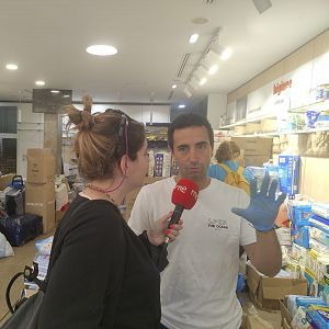 Las mañanas de RNE - Josep Cuní - Las mañanas de RNE con Josep Cuní - La farmacia de Paiporta reconvertida en centro de ayuda para sus vecinos - Escuchar ahora