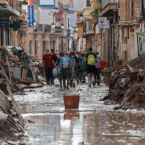 Las mañanas de RNE - Josep Cuní - Las Mañanas de RNE - "Todos los locales de planta baja están destrozados, además de todas las instalaciones del centro comercial que están en planta baja, las escaleras mecánicas también..." - Escuchar Ahora