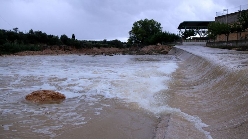 Incertesa als camps de comarques del sud pel pas de la DANA