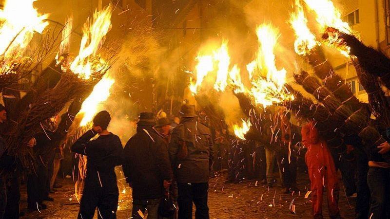 En clave Turismo - Los Escobazos de Jarandilla, una fiesta de origen pastoril - escuchar ahora