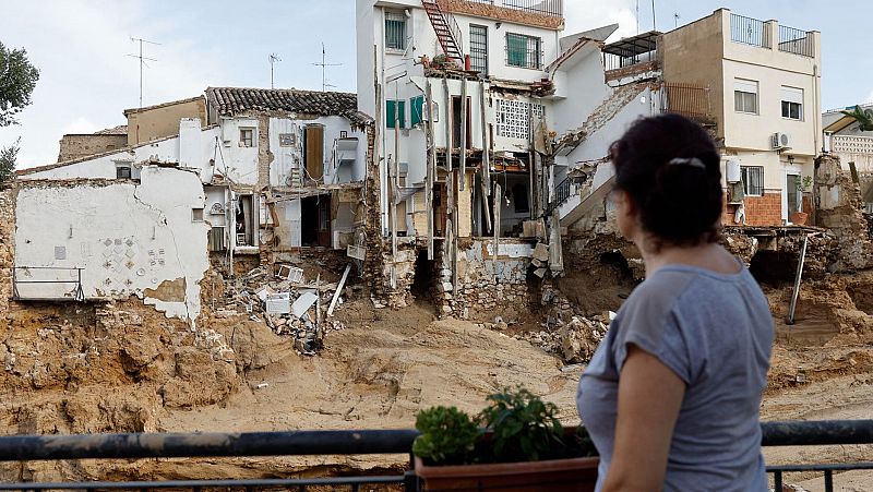 Las Mañanas de RNE - Ana, voluntaria en Valencia: "Es necesario que se diversifique la ayuda para la DANA" - Escuchar Ahora