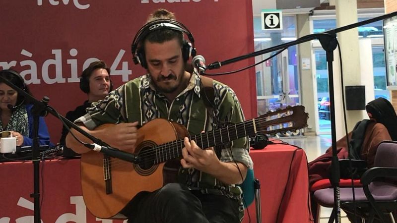 Xavifrnia - Mr. Kilombo toca en directe ?El Resto Puede Esperar? i ?Ambivalencia?