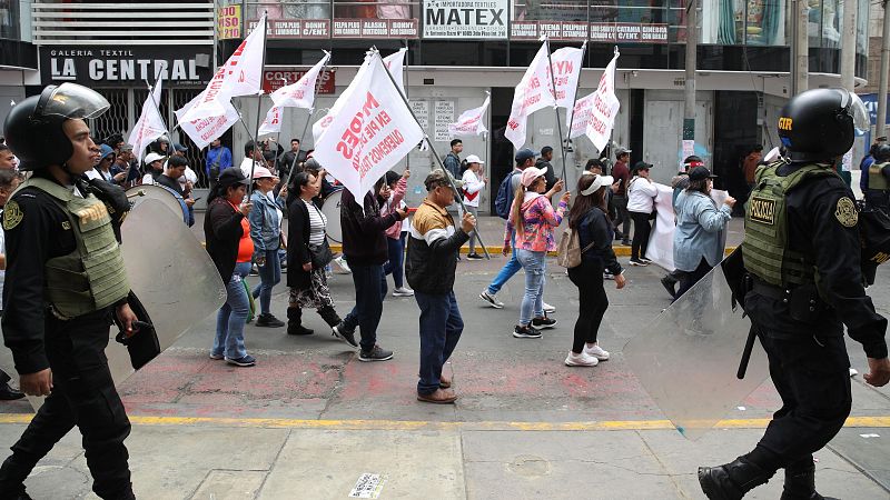 Cinco continentes - La justicia peruana no avanza en la investigación de las muertes de manifestantes - Escuchar ahora