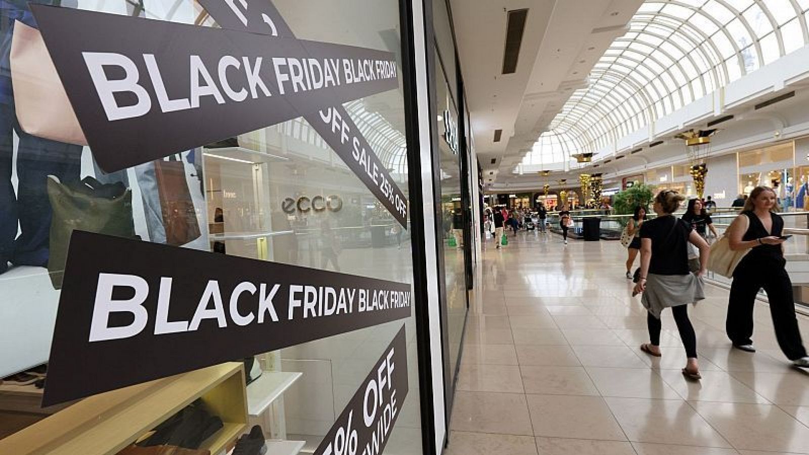 Com evitar caure en els falsos descomptes del Black Friday? | Entrevista amb Olga Rodríguez