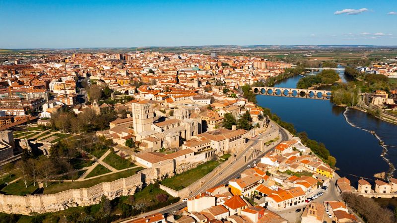 La hora azul - Zamora, un paseo por el río - 26/11/24 - escuchar ahora