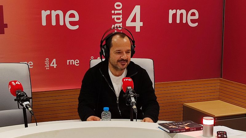 L'Entrellat - ngel Martn: "Desprs de patir un brot psictic el mn real s molt avorrit"