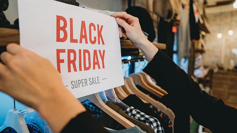 La cresta de la onda - Como sobrevivir al 'Black friday' sin gastar de más - 29/11/24 - escuchar ahora