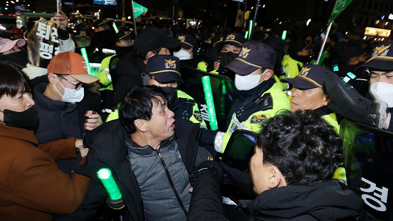 El Parlamento de Corea del Sur anula la ley marcial decretada por el presidente - Escuchar ahora