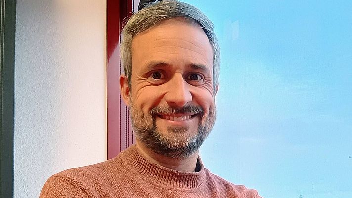 La estación azul - 'Carreteras que brillan en el bosque' con Ramiro Gairín - 08/12/24 - escuchar ahora