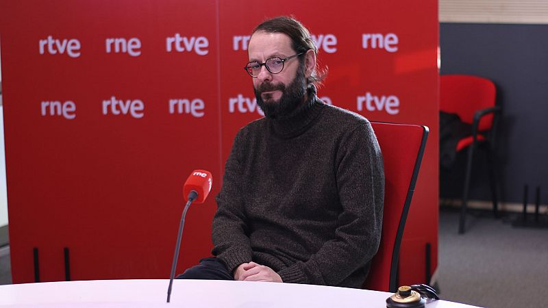 El ojo crítico - La vida atrapada en 'El fruto verde siempre' de Manuel Astur - Escuchar ahora