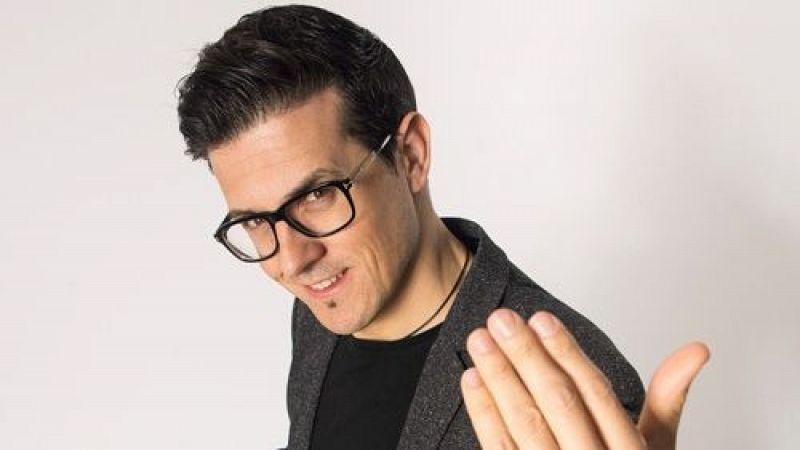 Xavifrnia - Victor Parrado presenta el seu nou espectacle "Buenrollistas"