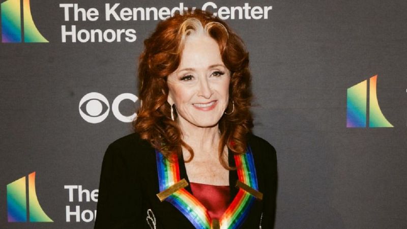 Sin Rodeos - Bonnie Raitt premiada en los Kennedy Center Honors - 17/12/24 - Escuchar ahora