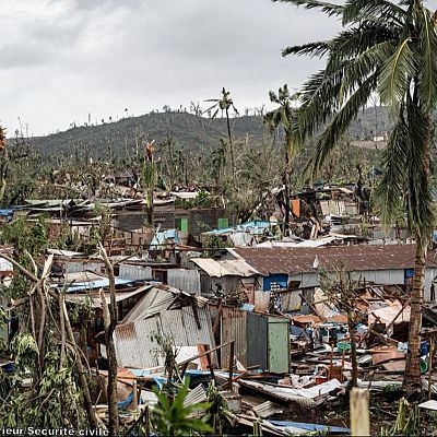 Émission en français - Mayotte devastée, 'je n'ai plus de nouvelles de mes élèves' - 19/12/24 - escuchar ahora