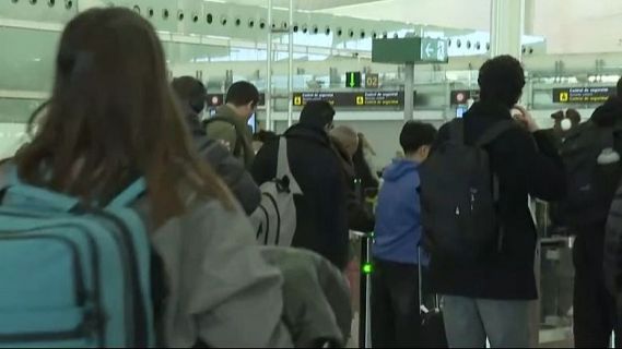 Jornada d'alta mobilitat a l'aeroport del Prat per l'inici de les vacances de Nadal