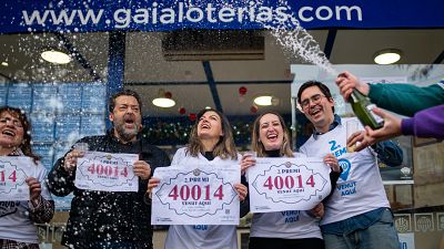 14 horas Fin de Semana - El segundo premio se reparte por toda Espaa y el tercero alegra Valencia tras la DANA - Escuchar ahora