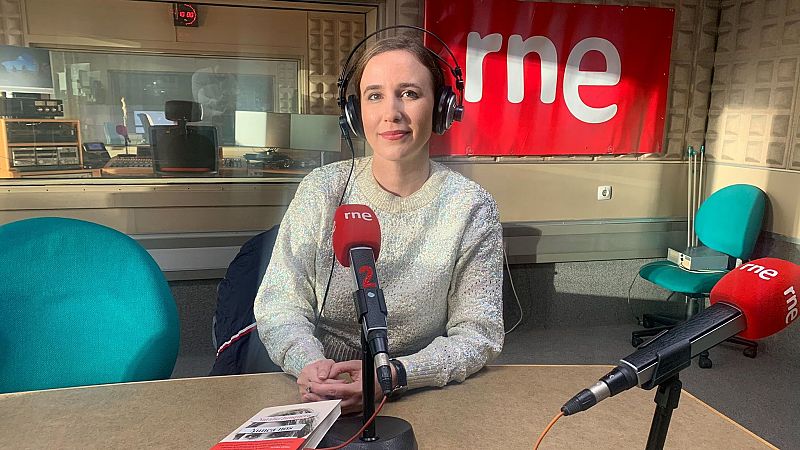 Las Mañanas de RNE - Natalia Junquera presenta el libro 'Nunca nos contamos lo que pasó' - Escuchar Ahora