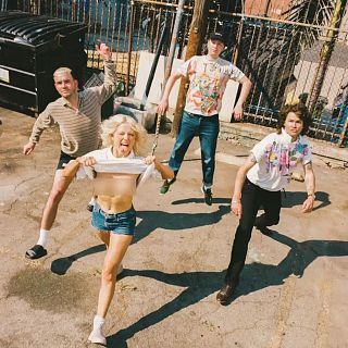 Amyl and The Sniffers, ladran ms que muerden