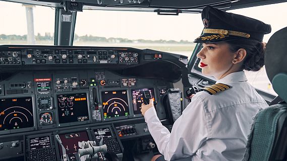 Projecte de la Fundaci Princesa de Girona i Vueling per fomentar la presencia femenina a l'aviaci