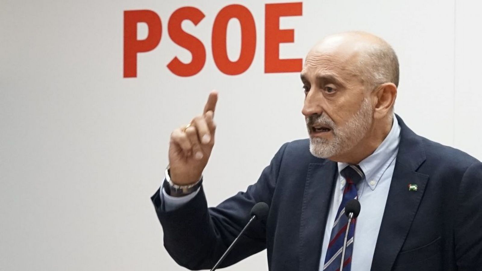 24 Horas- Luis Ángel Hierro, precandidato a las primarias del PSOE-A: "Lo común es que los líderes territoriales no sean miembros del Gobierno central" - Escuchar ahora