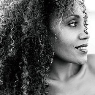 Luc�a Mbom�o y las mujeres fuertes a la fuerza