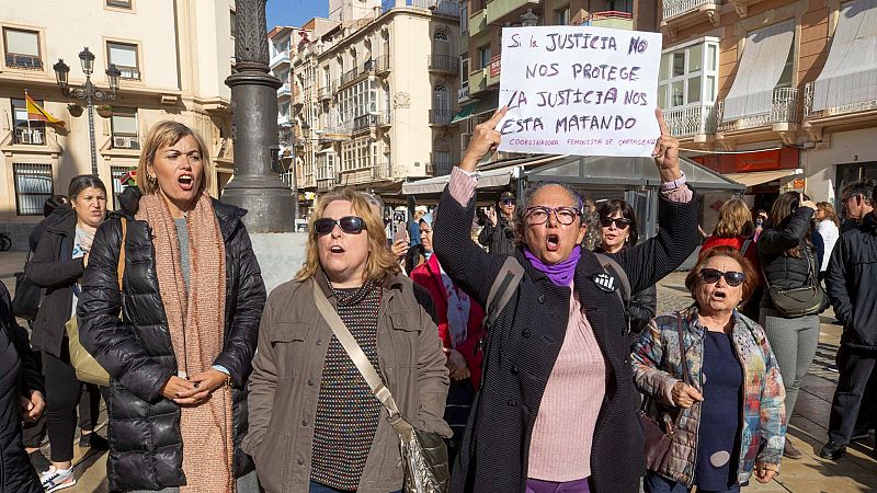 Las Mañanas de RNE - Paz Lloria: "Que se acabe la violencia de género es pedir un imposible" - Escuchar Ahora