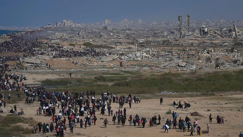 Cinco Continentes - Decenas de miles de palestinos vuelven a lo que queda de sus casas en Gaza - Escuchar ahora