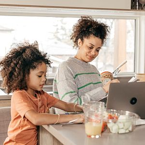 Mamás y papás - Mamás y papás - Empresa familiar: entre comer y educar - 02/02/25 - Escuchar ahora