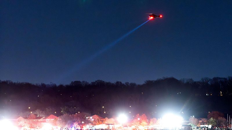 Carlos San José, decano del Colegio Oficial de Pilotos Comerciales, sobre el accidente aéreo en Washington: "Se produce por un fallo del sistema" - Escuchar ahora