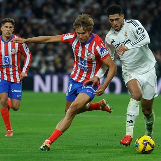 El empate del derbi vuelve a apretar la Liga