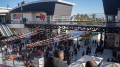 El 70% de los locales del centro comercial Bonaire en Aldaia reabren tras la dana del 29 de octubre, pero la huella del barro permanece