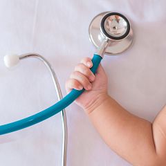 Asociación Española de Pediatría de Atención Primaria: "La carga asistencial y la atención constante a los pacientes desanima"