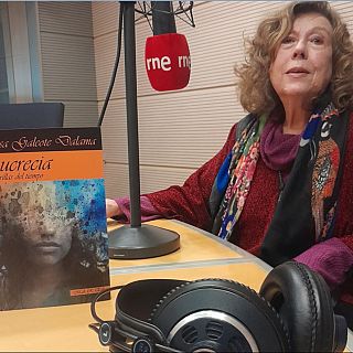 Lucrecia, huida de Colombia, llega a España