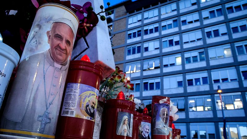 El papa Francisco permanece en estado crítico tras sufrir una crisis respiratoria - Escuchar ahora