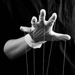 Terror en blanco - Terror en blanco - Atrapados por las sectas - Escuchar ahora