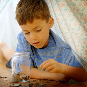 Economía de bolsillo - Economía de bolsillo - ¿Cuándo y por qué dar la primera paga a los niños? - 02/03/25 - escuchar ahora 