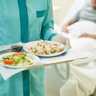 Hospitales: tiran casi un kilo de comida por paciente al día