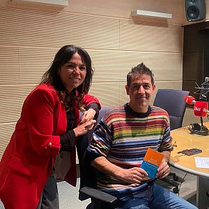 Libros de arena en Radio 5 - Libros de arena - Oscar Martínez y 'El jardin mineral' - Escuchar ahora