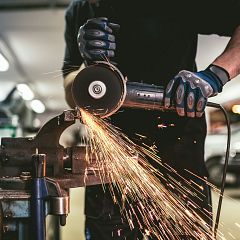 Fin de mes - Los ERTE sostienen el empleo en la industria