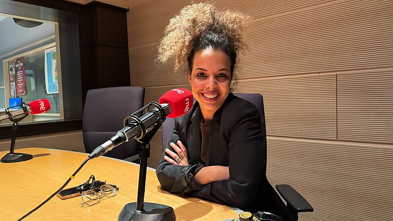 Con ellas. Mujeres que cuentan - Ebbaba Hameida Hafed: una saharaui contando el mundo - 30/03/25 - Escuchar ahora
