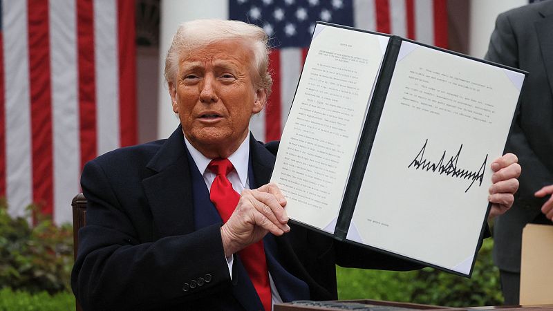 Trump anuncia aranceles "recíprocos" a todo el mundo: a la UE del 20% - Escuchar ahora