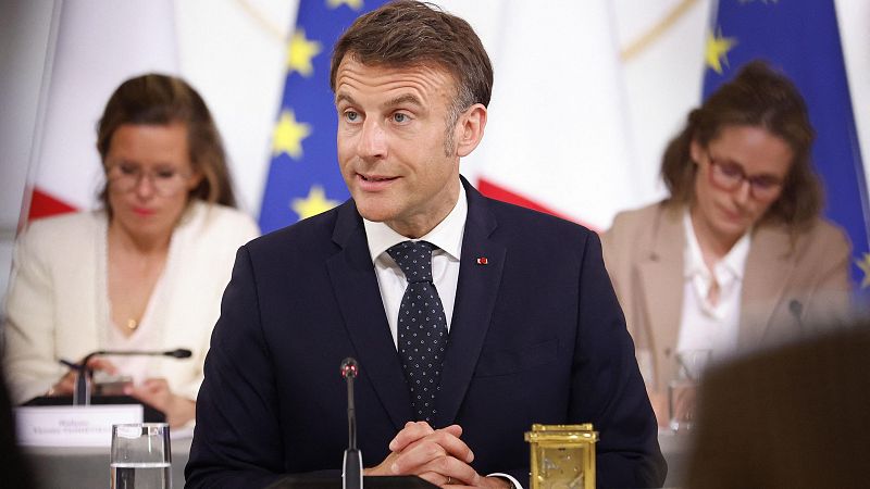 Crónica internacional -  Macron pide suspender ya los planes de inversión de empresas europeas en EEUU - Escuchar ahora