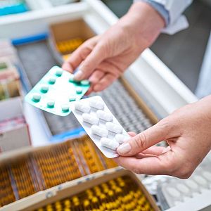Más cerca - Más cerca - Prescripción de fármacos genéricos cuando haya escasez de medicamentos - Escuchar ahora