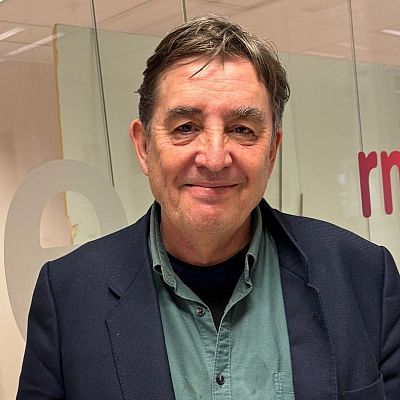 Luis García Montero: \"Para el diccionario elegimos las palabras que más caracterizan la obra de Vargas Llosa\" - Escuchar ahora