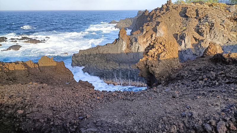 10.000 lugares para viajar con ngela Gonzalo -  Entre fuego y estrellas: los mil colores de La Palma - 26/04/25 - Escuchar ahora