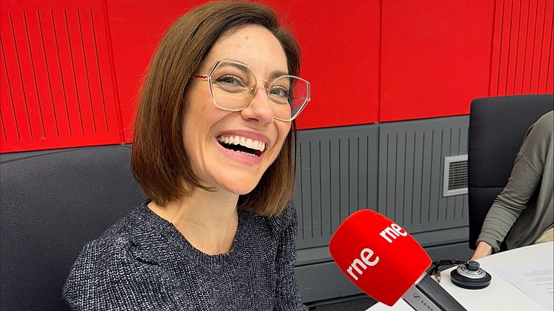 No es un día cualquiera - "Pasados los 40": Si se apaga el mundo... que nos pille volando - Escuchar ahora