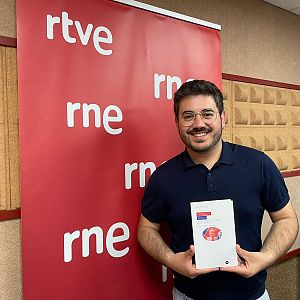 Comunidad Valenciana Informativos - Entrevista a Sergi Moyano, autor de 'Operació Apolo' - Escuchar ahora