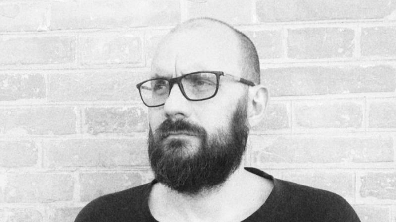 Libros de arena - Adrián Daine e "Illo" - Escuchar ahora