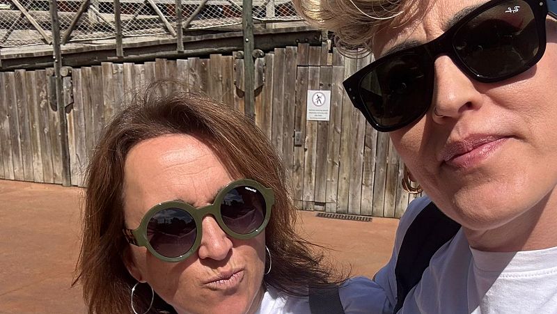 Especial PortAventura: Marta Pontnou informa... des d?una atracció aturada!